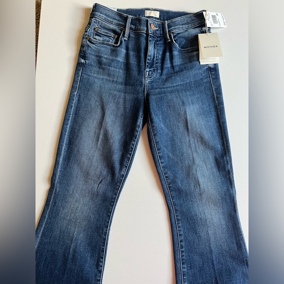 COPY - Mother Weekender Fray Jeans - Picture 2 of 4